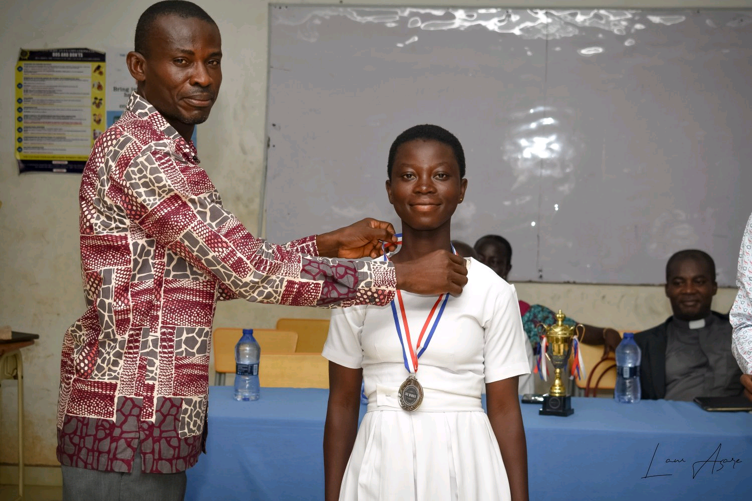 A champion speller being decorated with a medal at the ASBEE competition